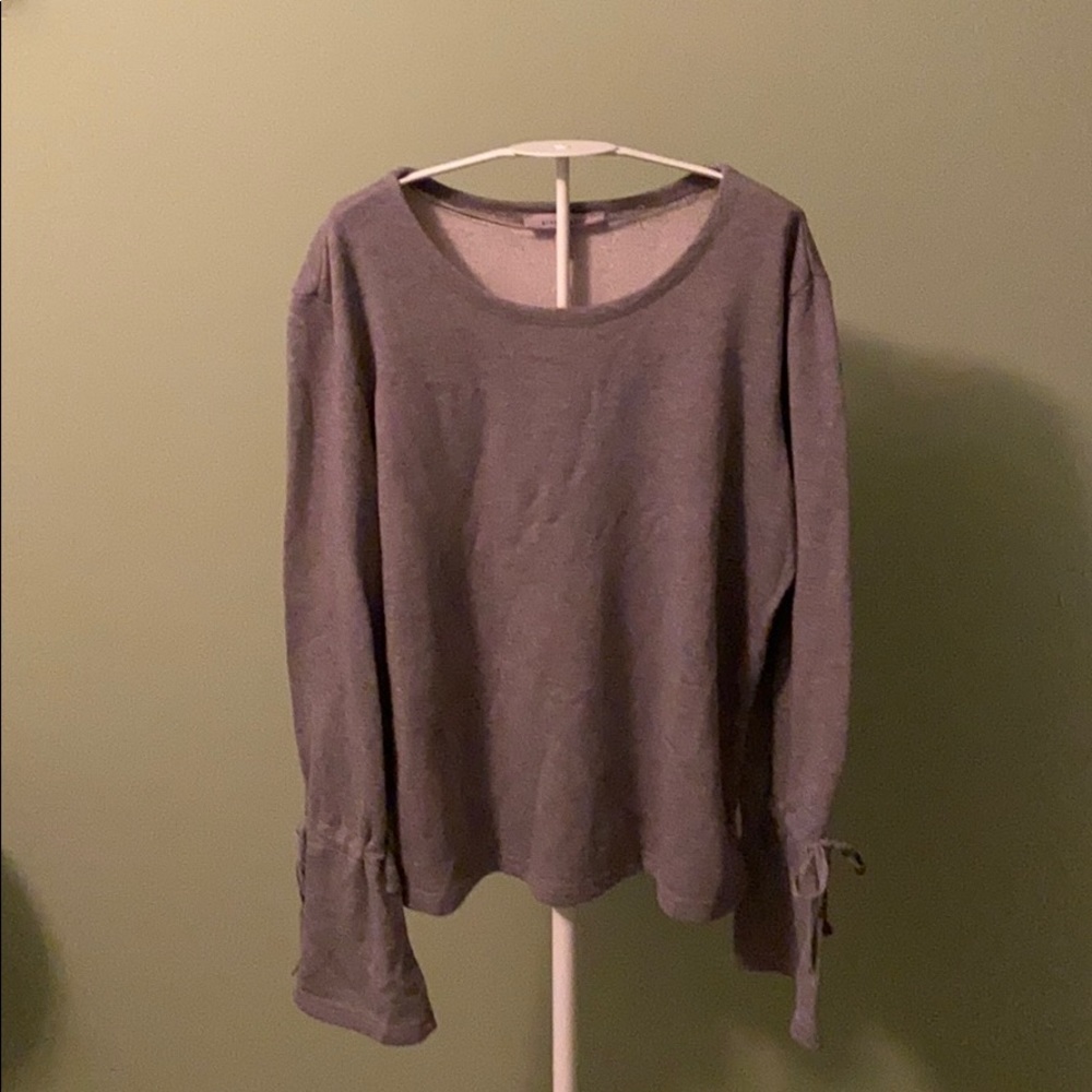 🔴grey & grey NWT woman’s shirt 🔴